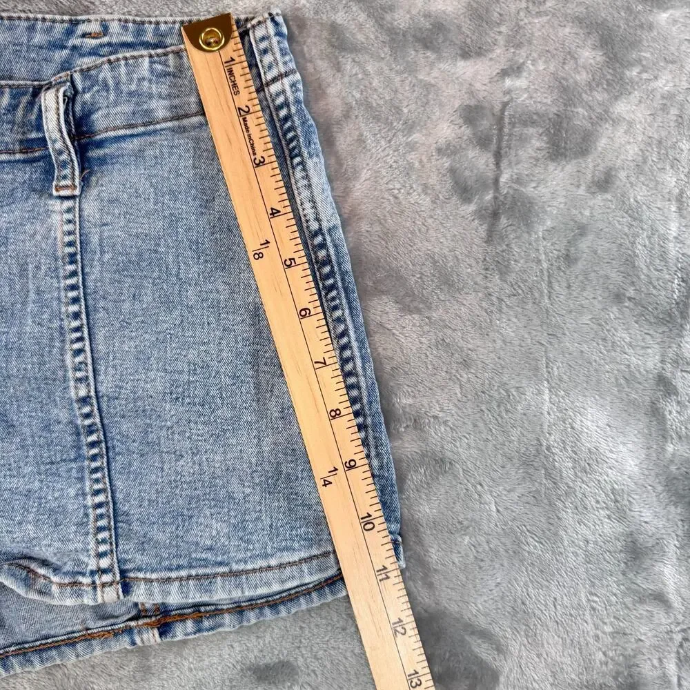 WILD FABLE Women Size 8 Super High Rise Jean Shorts Denim Light Wash Seamed